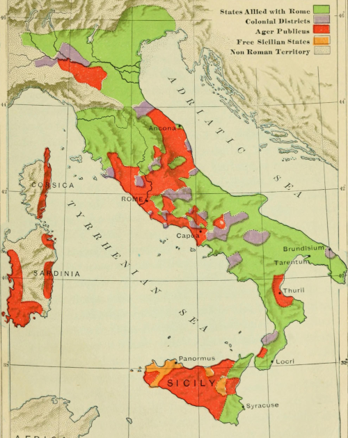 紀元前218年頃のローマ公有地（赤）、同盟市領（緑）、植民市領（グレー）
